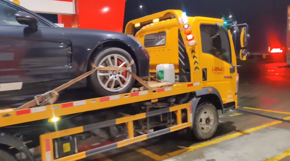 贺州行车途中遇到突发状况该如何呼叫道路救援？